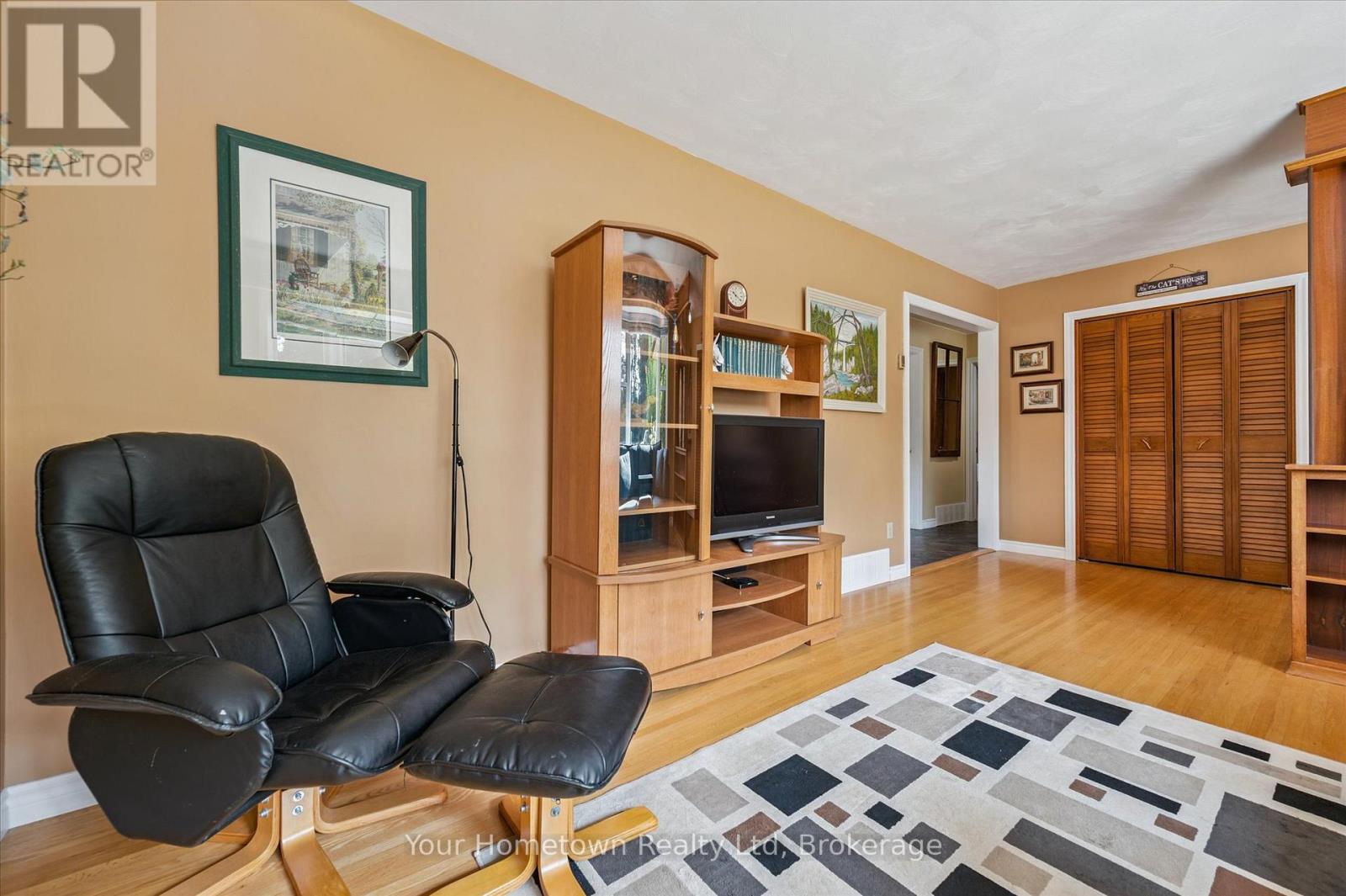 220 Colborne Street, Centre Wellington, Ontario  N0B 1S0 - Photo 7 - X12949654