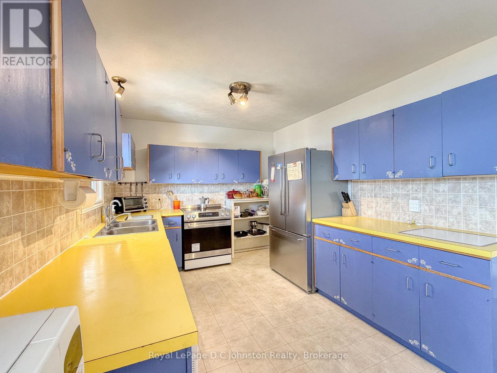 225 Bruce Road 13 Road, Native Leased Lands, Ontario  N0H 2L0 - Photo 7 - X12949746