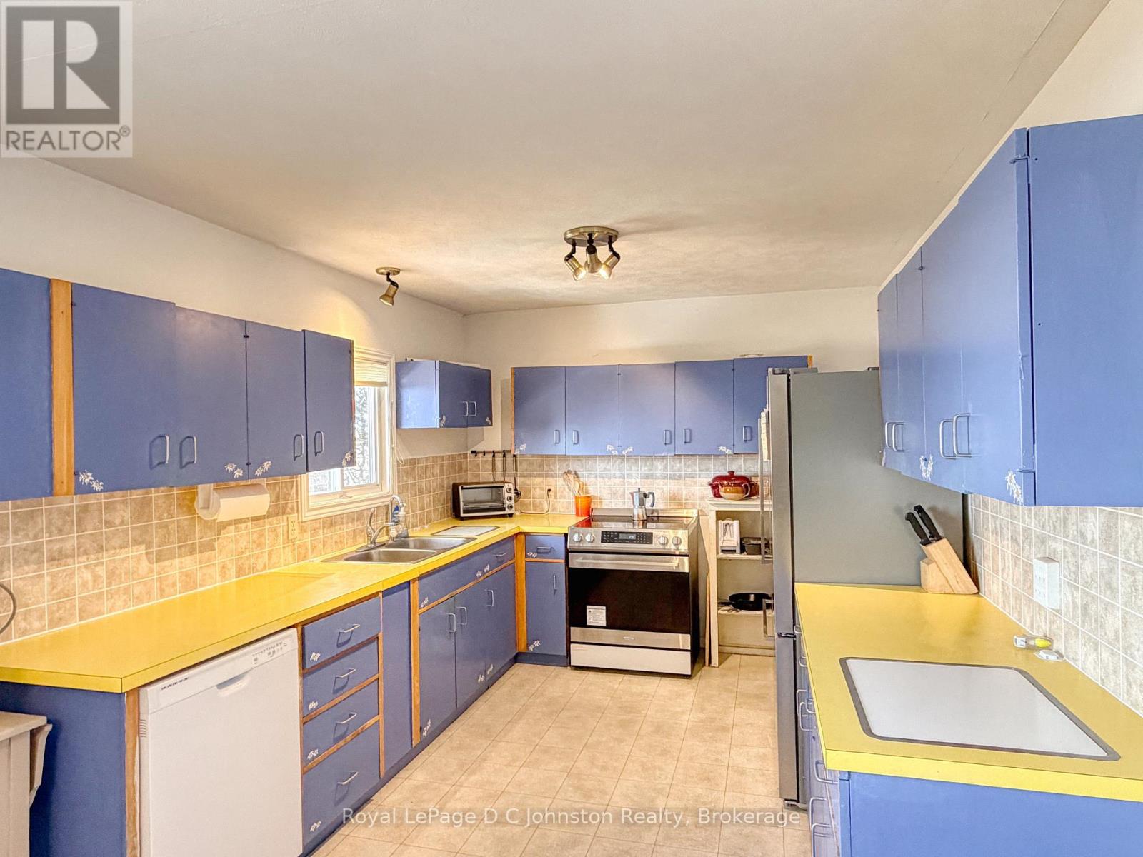 225 Bruce Road 13 Road, Native Leased Lands, Ontario  N0H 2L0 - Photo 8 - X12949746