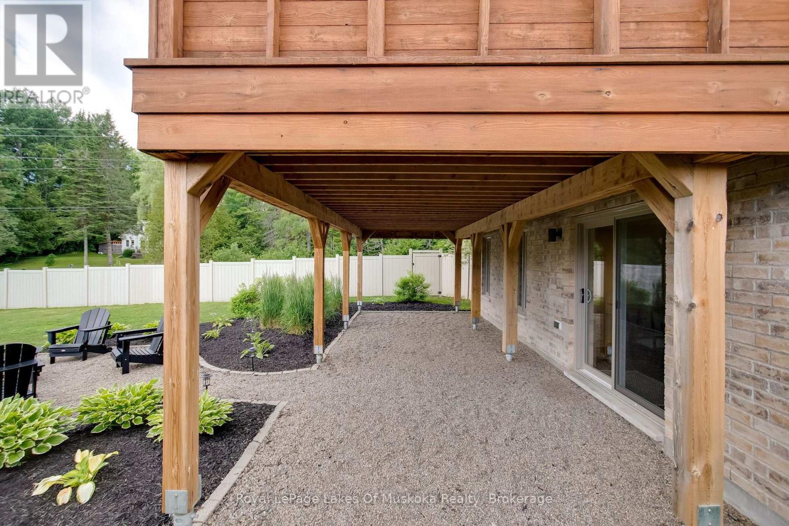 75 Selkirk Drive, Huntsville, Ontario  P1H 0C6 - Photo 12 - X12949752