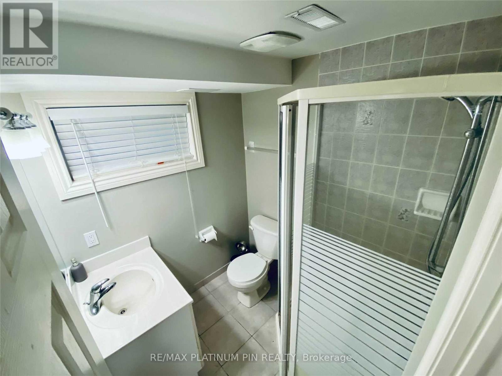 15 Whitelock Crescent, Toronto, Ontario  M2K 1V9 - Photo 17 - C12949840