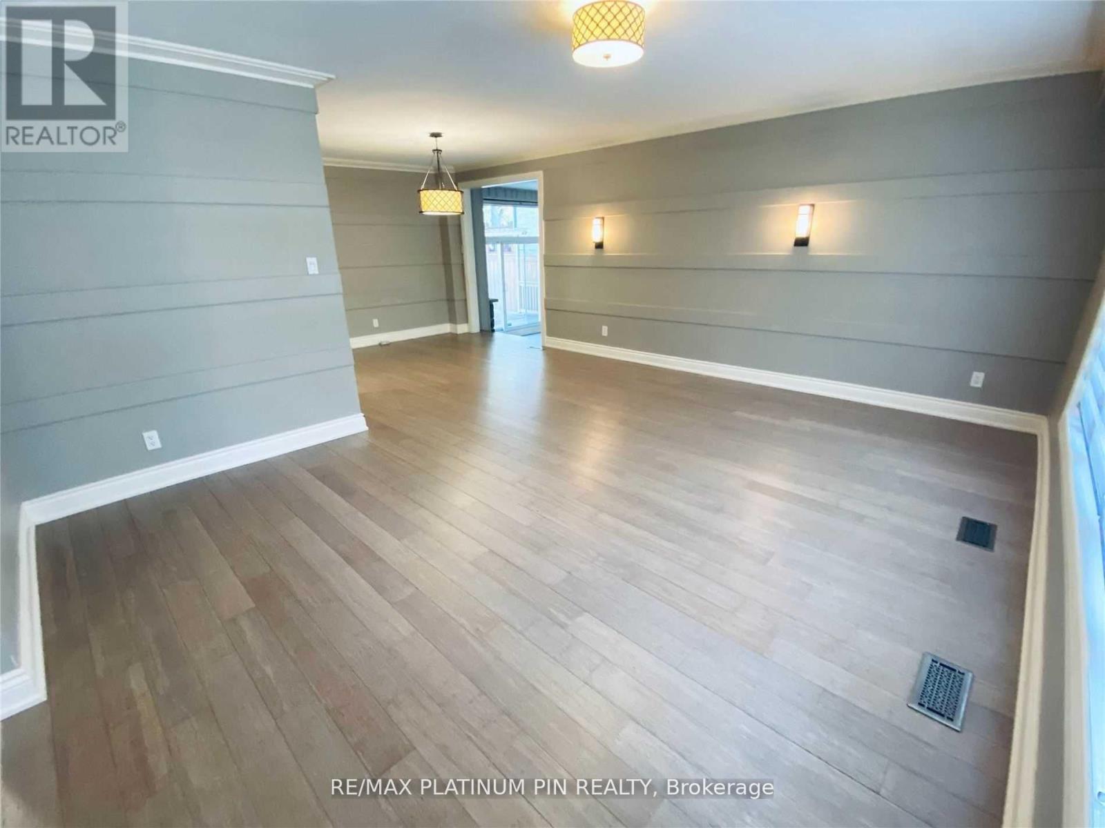 15 Whitelock Crescent, Toronto, Ontario  M2K 1V9 - Photo 3 - C12949840