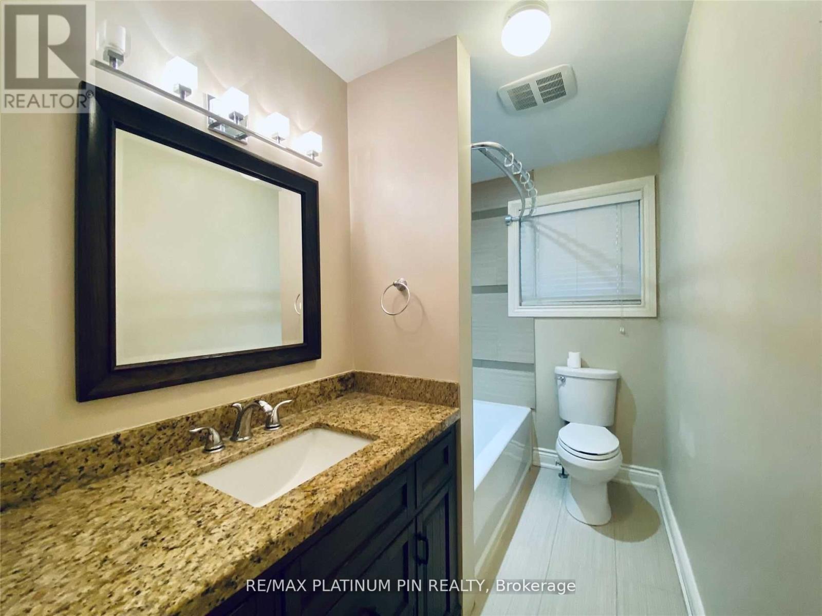 15 Whitelock Crescent, Toronto, Ontario  M2K 1V9 - Photo 9 - C12949840