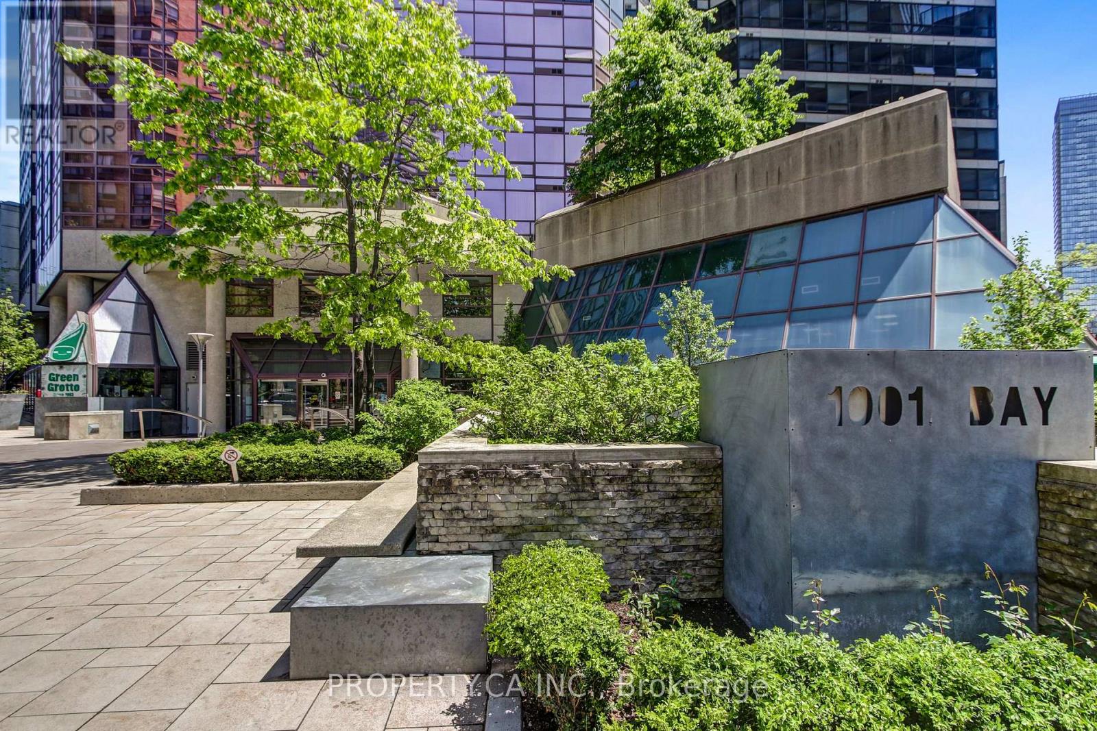 2204 - 1001 BAY STREET, Toronto, Ontario