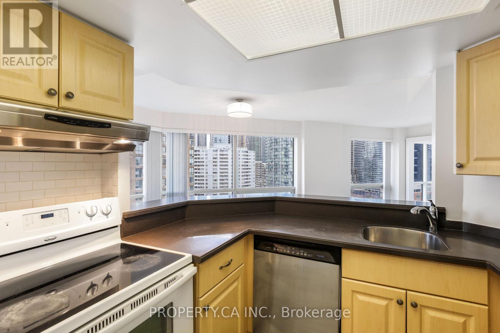 2204 - 1001 Bay Street, Toronto, Ontario  M5S 3A6 - Photo 10 - C12950004