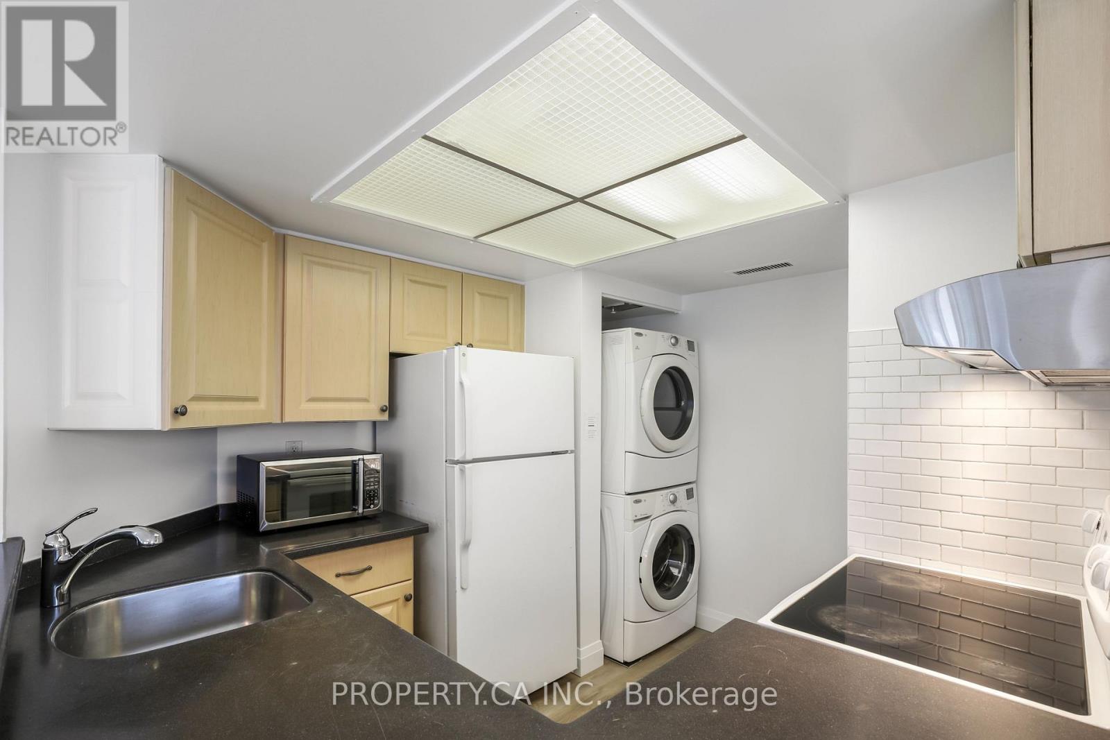 2204 - 1001 Bay Street, Toronto, Ontario  M5S 3A6 - Photo 11 - C12950004