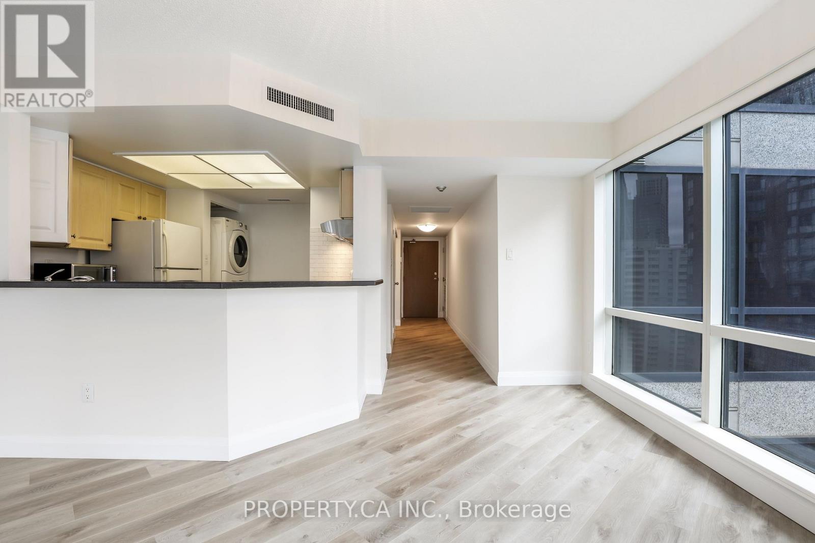 2204 - 1001 Bay Street, Toronto, Ontario  M5S 3A6 - Photo 12 - C12950004