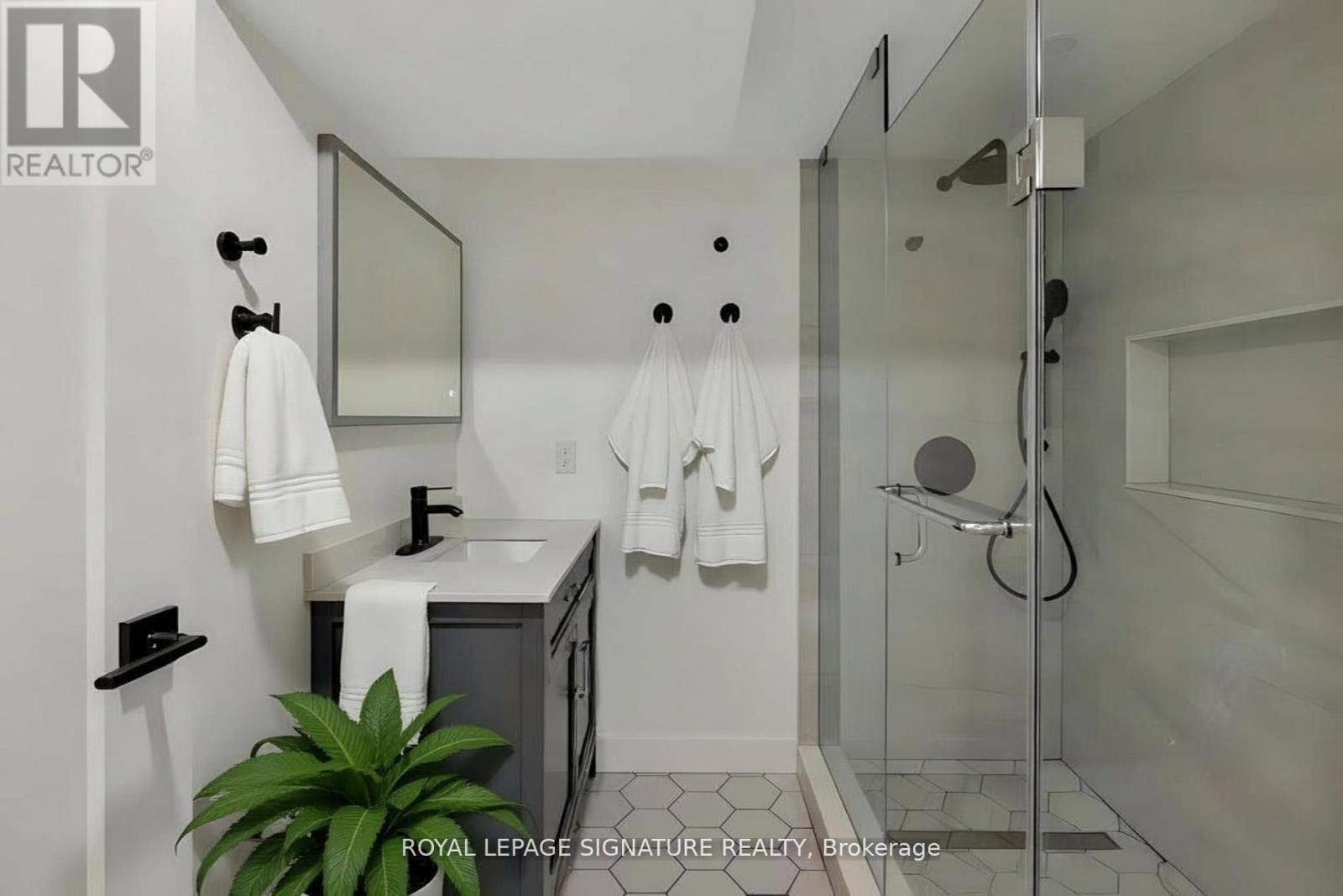 567 Downland Drive, Pickering, Ontario  L1W 3B1 - Photo 38 - E12949714