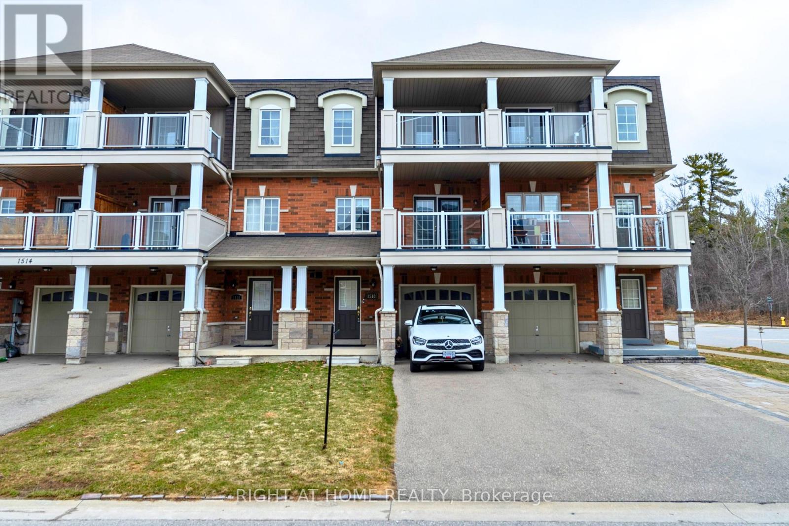 1518 Shepway Mews, Pickering, Ontario  L1X 0C7 - Photo 1 - E12949756