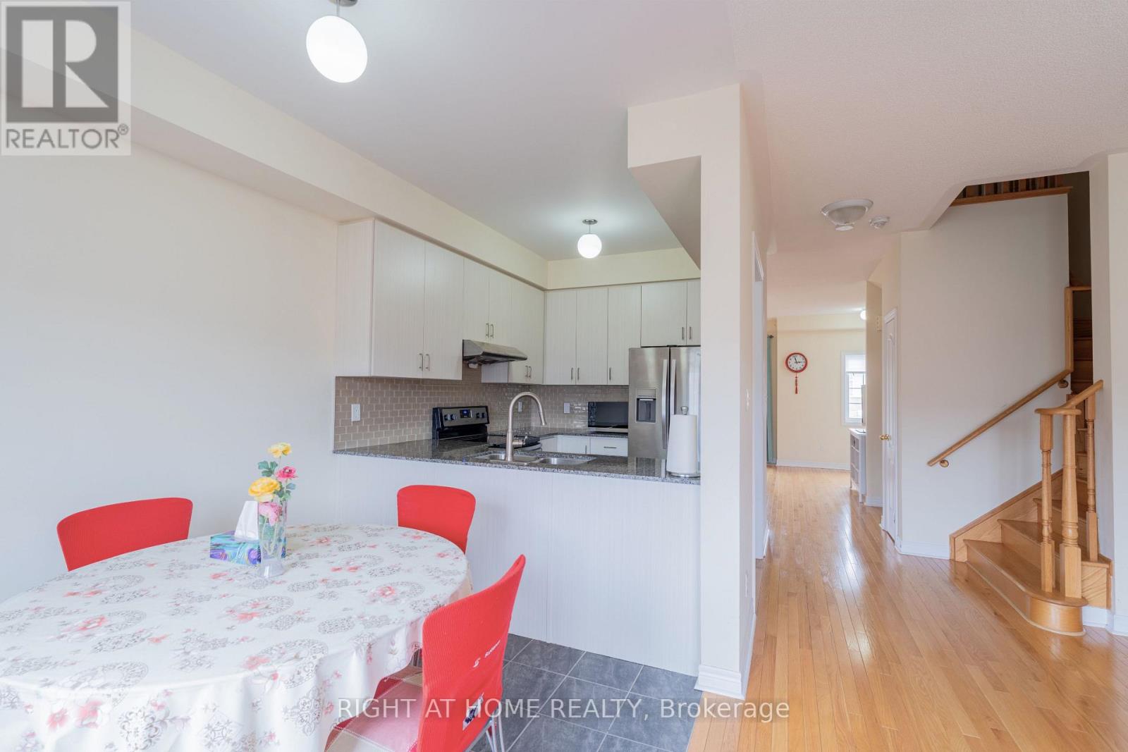 1518 Shepway Mews, Pickering, Ontario  L1X 0C7 - Photo 12 - E12949756