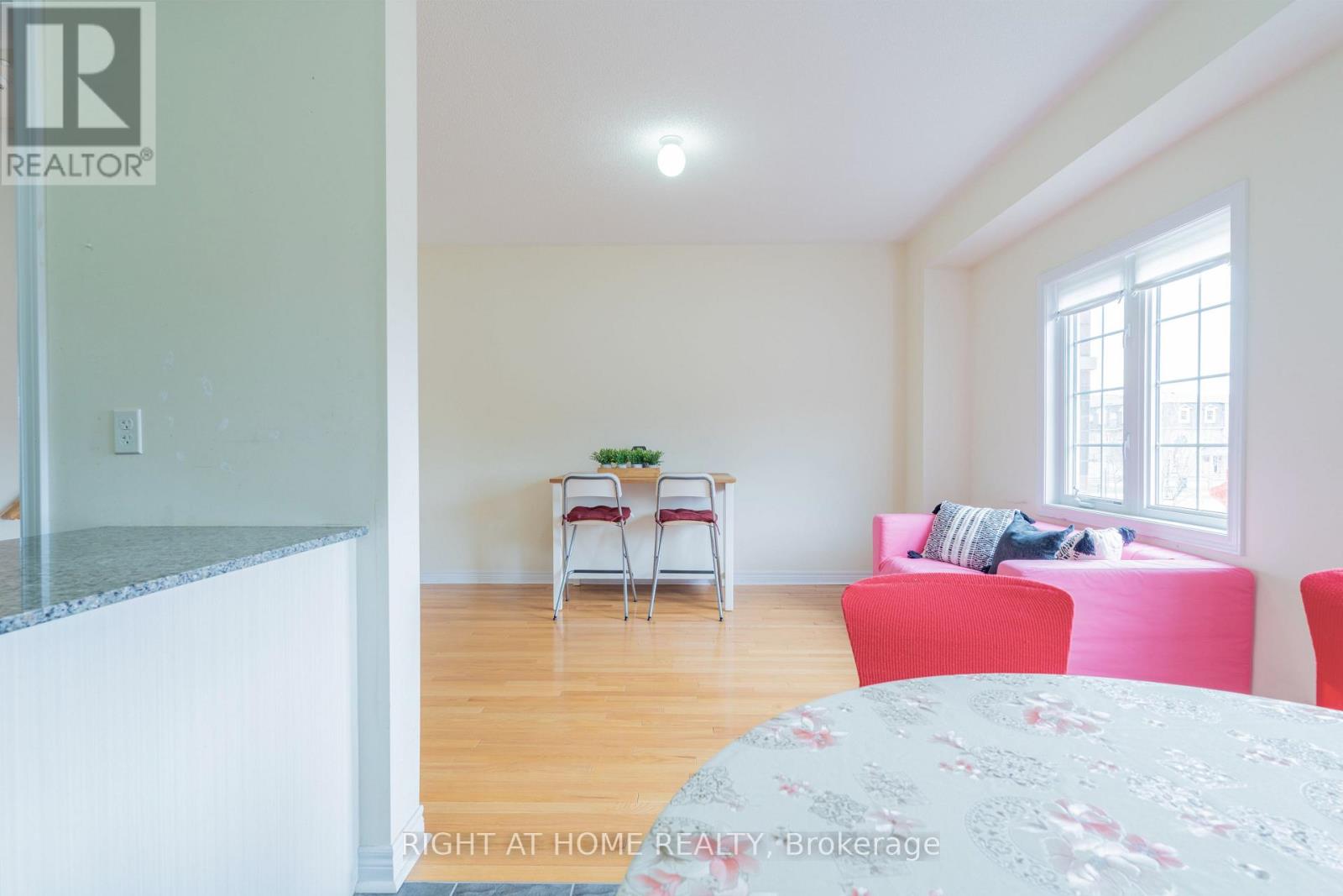 1518 Shepway Mews, Pickering, Ontario  L1X 0C7 - Photo 13 - E12949756