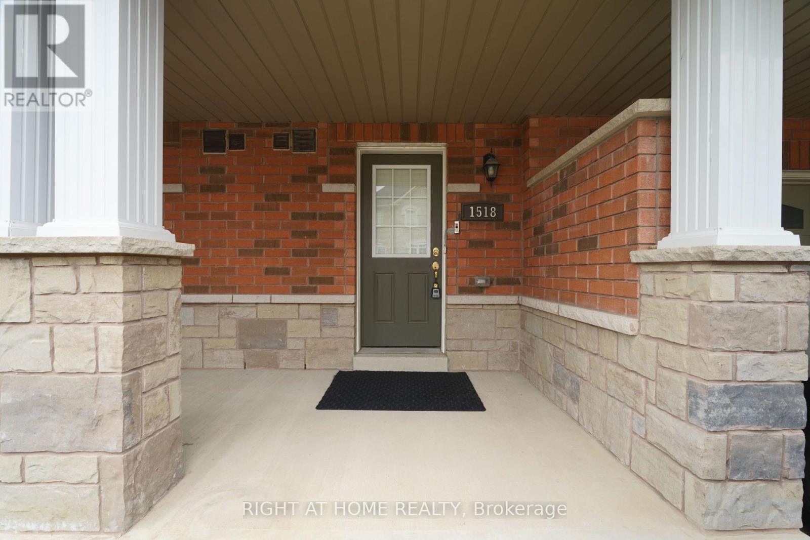 1518 Shepway Mews, Pickering, Ontario  L1X 0C7 - Photo 2 - E12949756