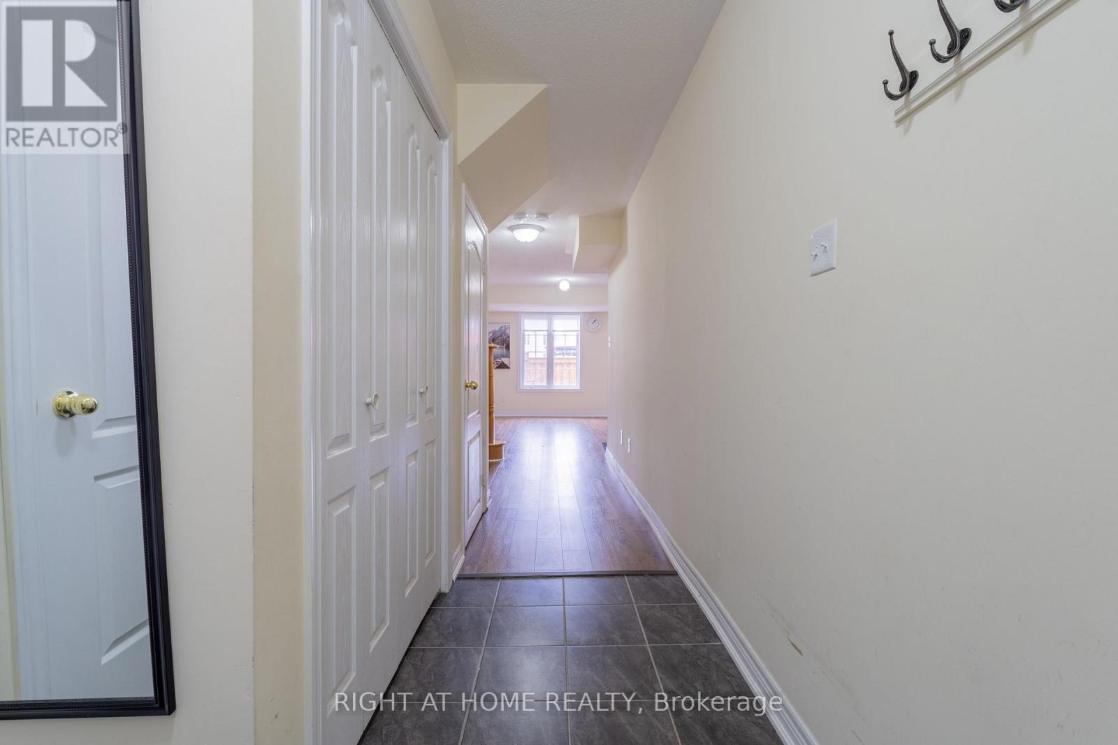 1518 Shepway Mews, Pickering, Ontario  L1X 0C7 - Photo 3 - E12949756