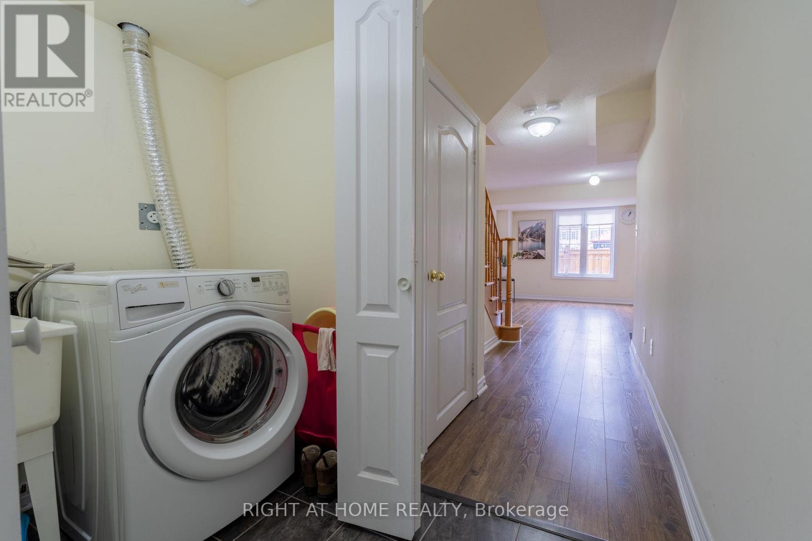 1518 Shepway Mews, Pickering, Ontario  L1X 0C7 - Photo 5 - E12949756