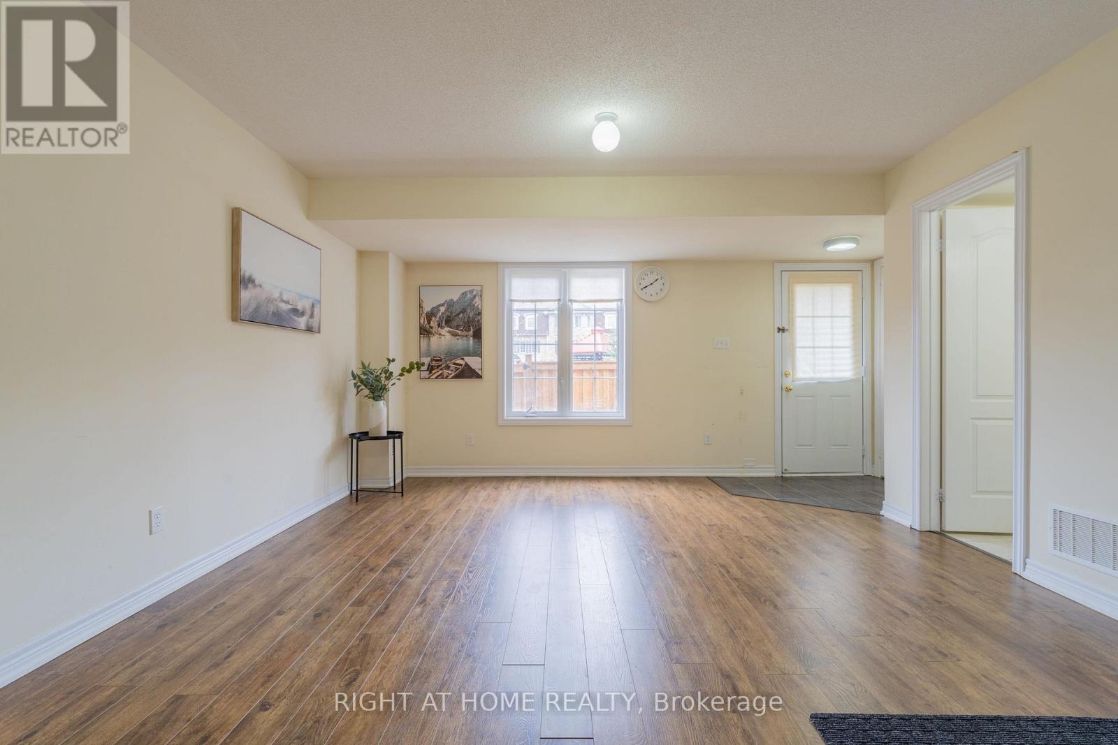 1518 Shepway Mews, Pickering, Ontario  L1X 0C7 - Photo 7 - E12949756