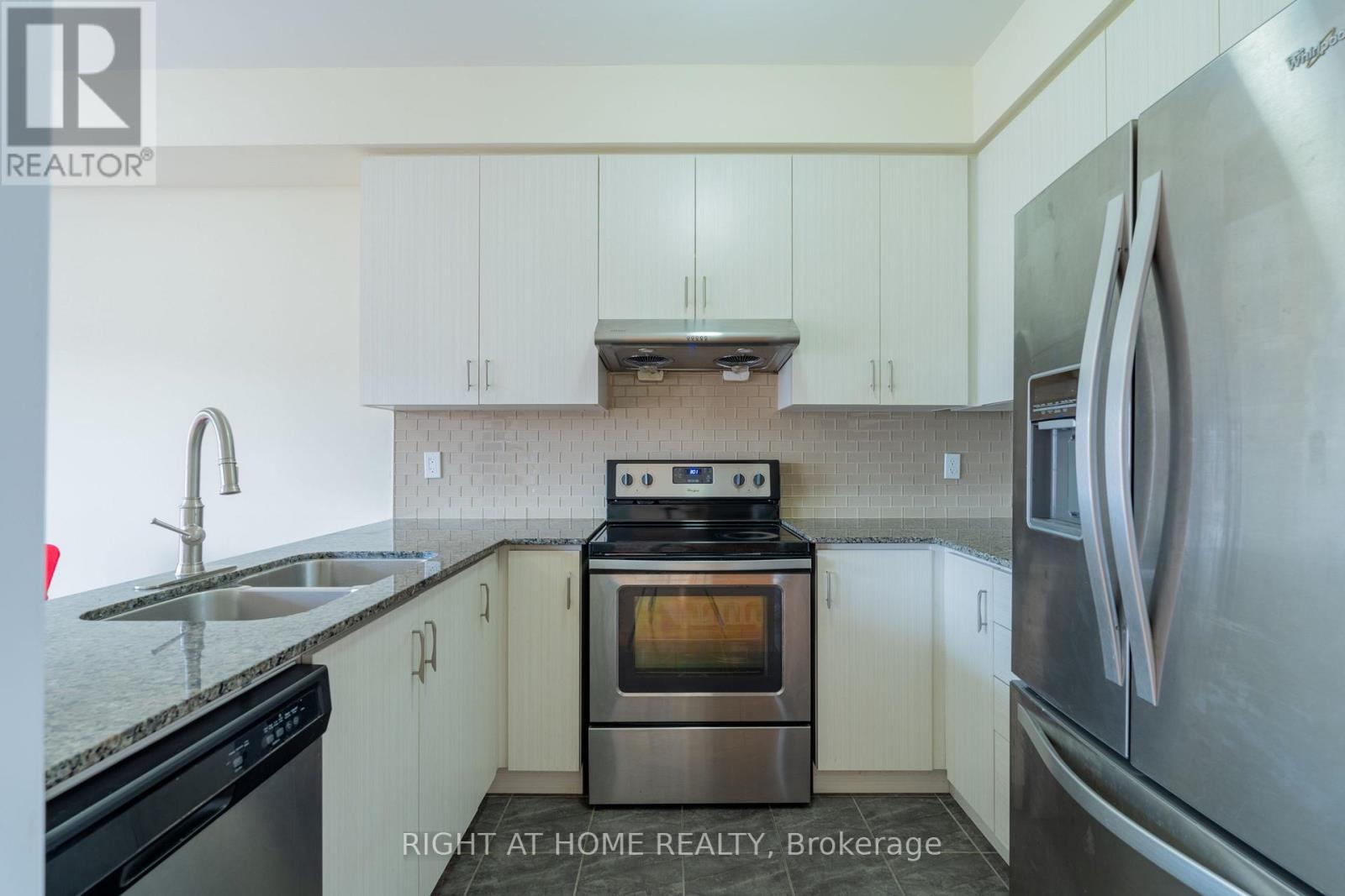 1518 Shepway Mews, Pickering, Ontario  L1X 0C7 - Photo 8 - E12949756