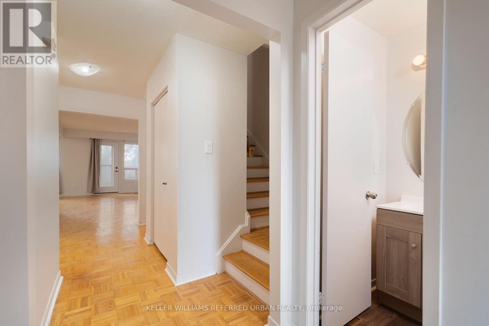 37 - 11 Plaisance Road, Richmond Hill, Ontario  L4C 5H1 - Photo 4 - N12949552