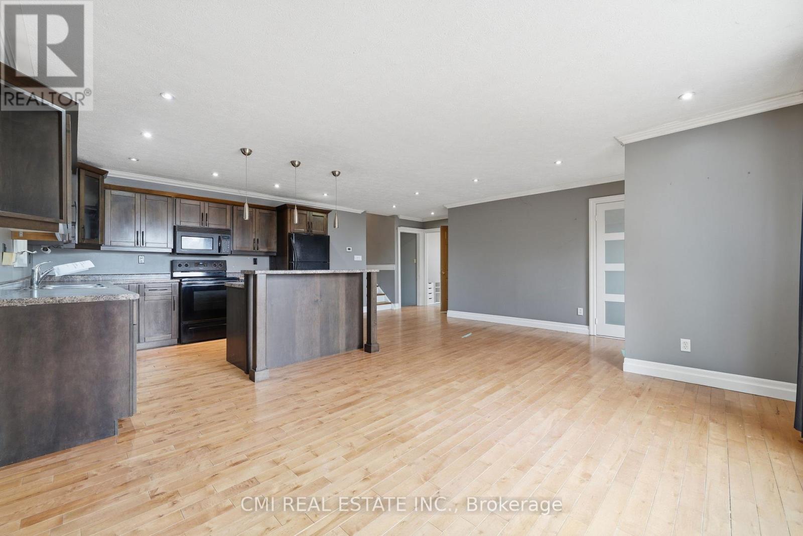 5 Pineway Avenue, Georgina, Ontario  L4P 1X8 - Photo 11 - N12949722