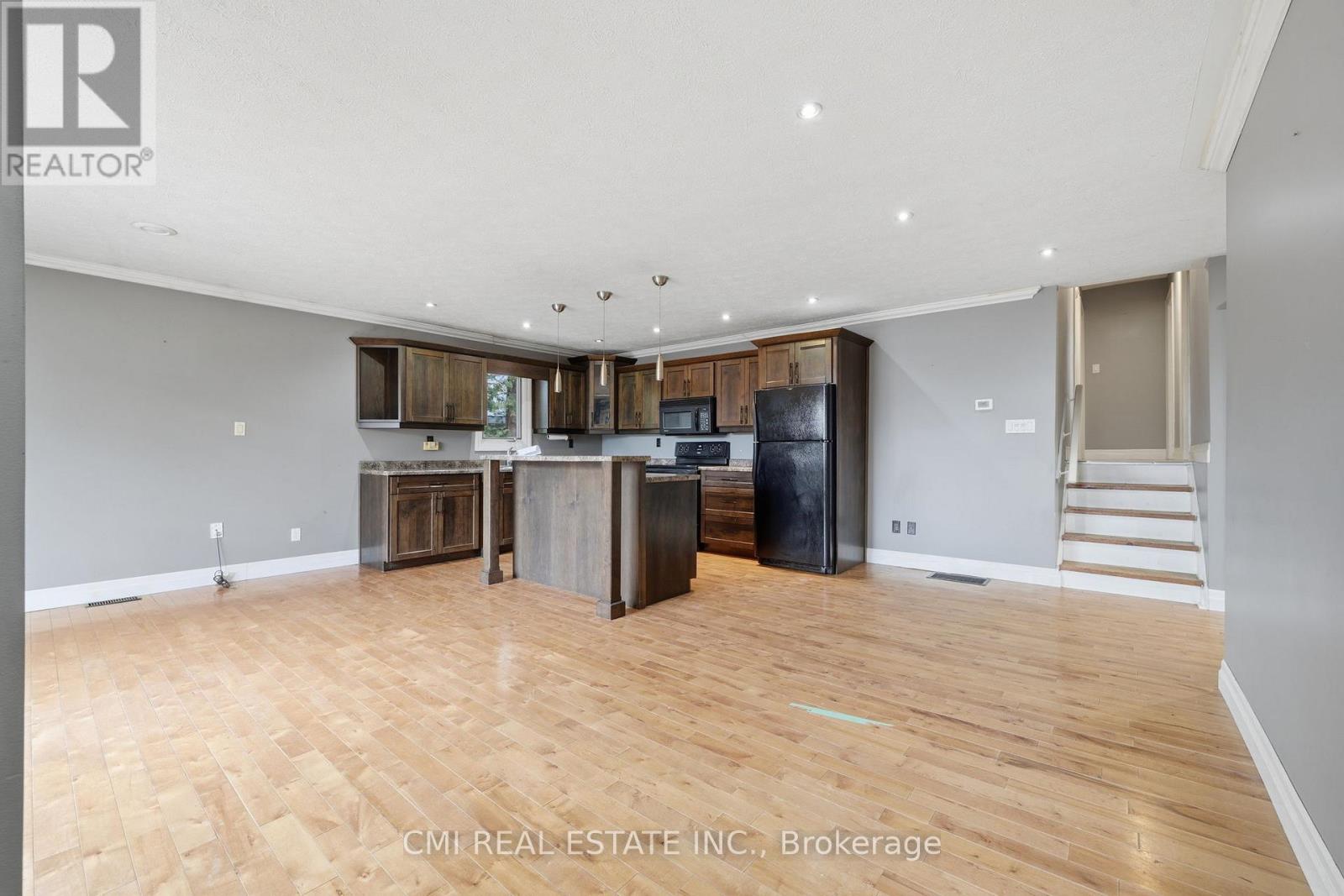 5 Pineway Avenue, Georgina, Ontario  L4P 1X8 - Photo 12 - N12949722