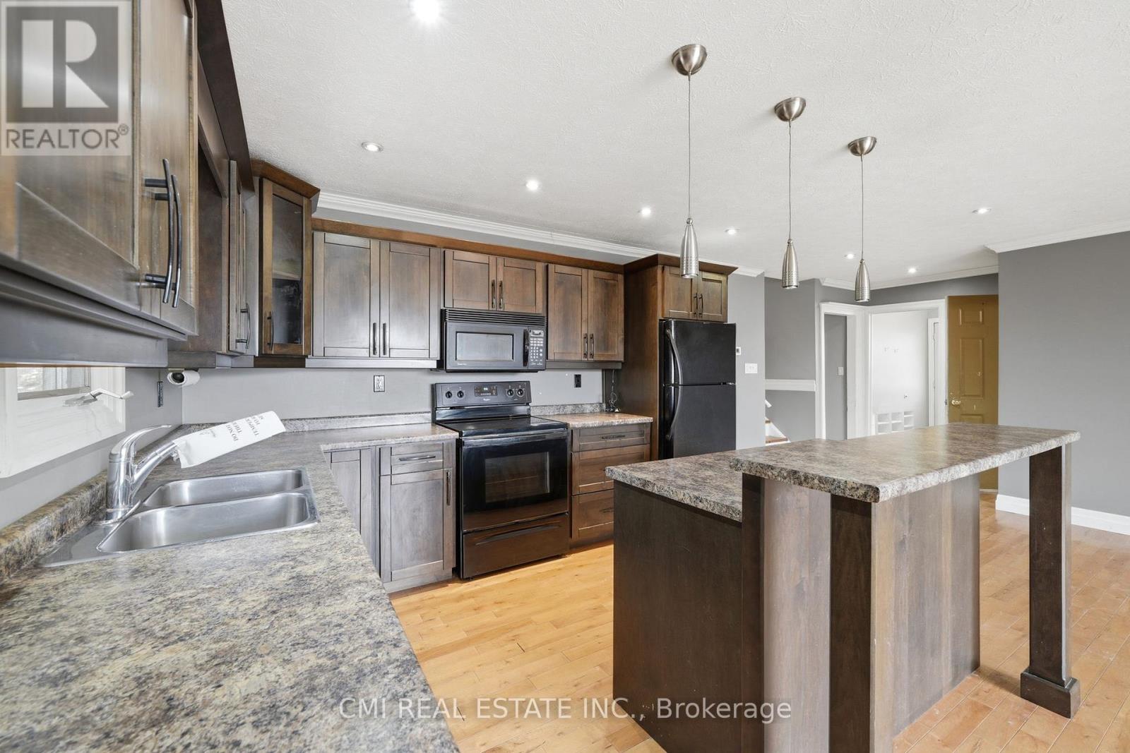 5 Pineway Avenue, Georgina, Ontario  L4P 1X8 - Photo 13 - N12949722