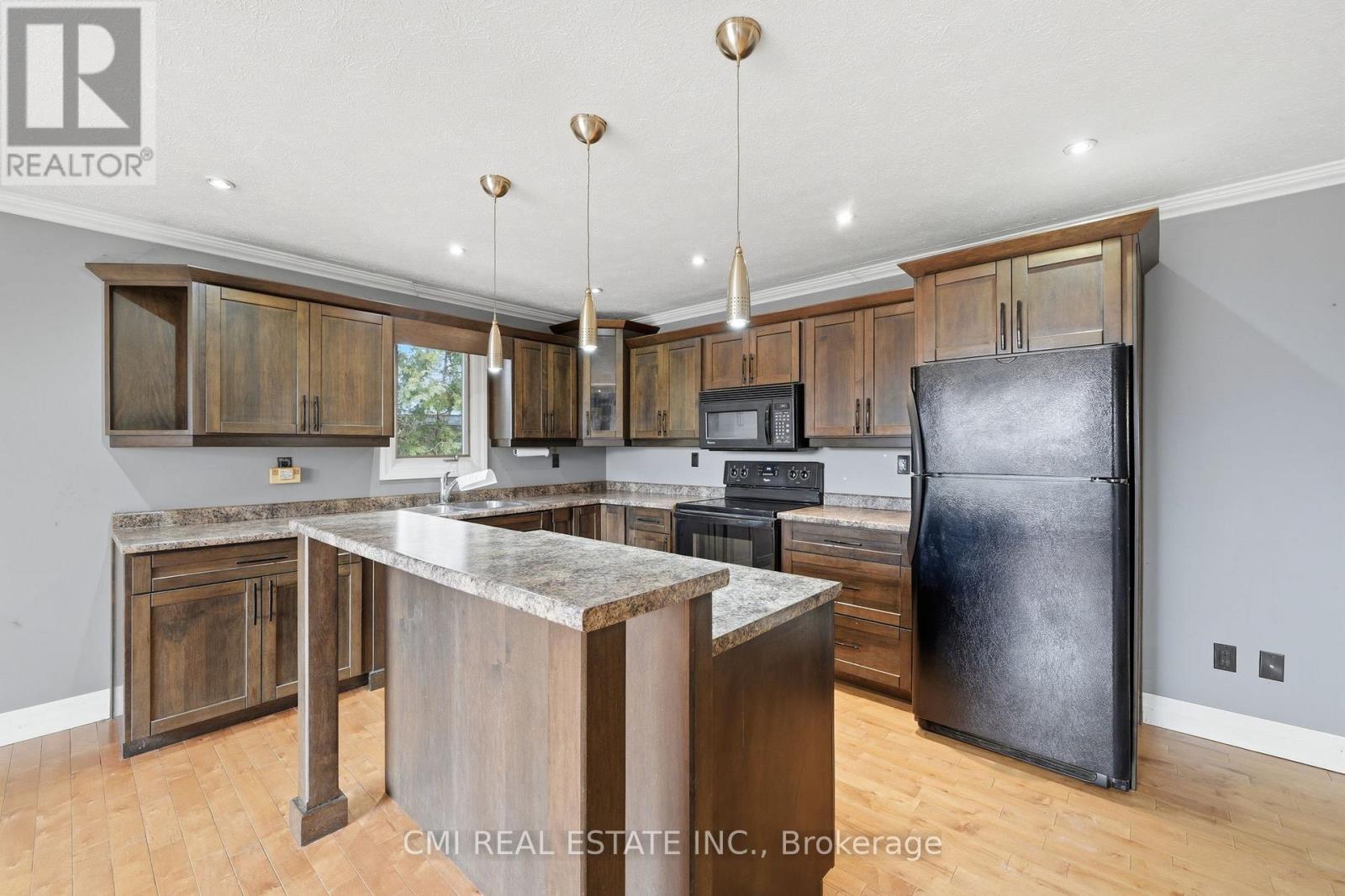 5 Pineway Avenue, Georgina, Ontario  L4P 1X8 - Photo 15 - N12949722