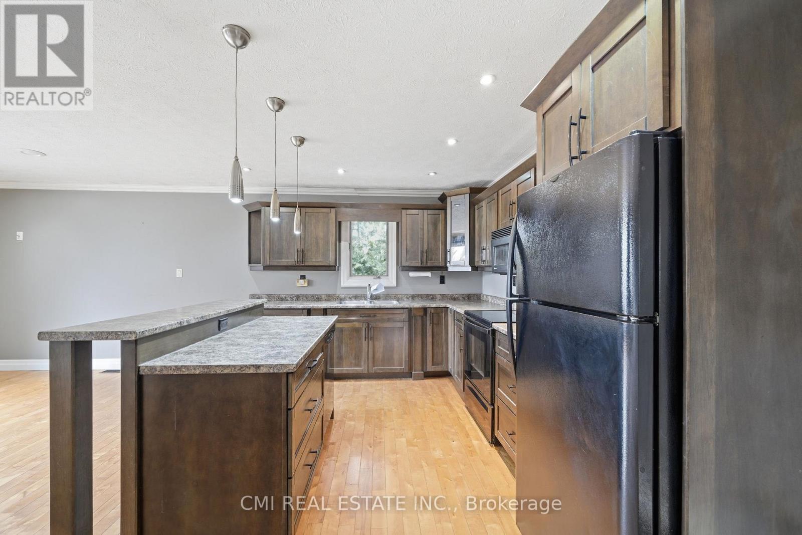 5 Pineway Avenue, Georgina, Ontario  L4P 1X8 - Photo 16 - N12949722