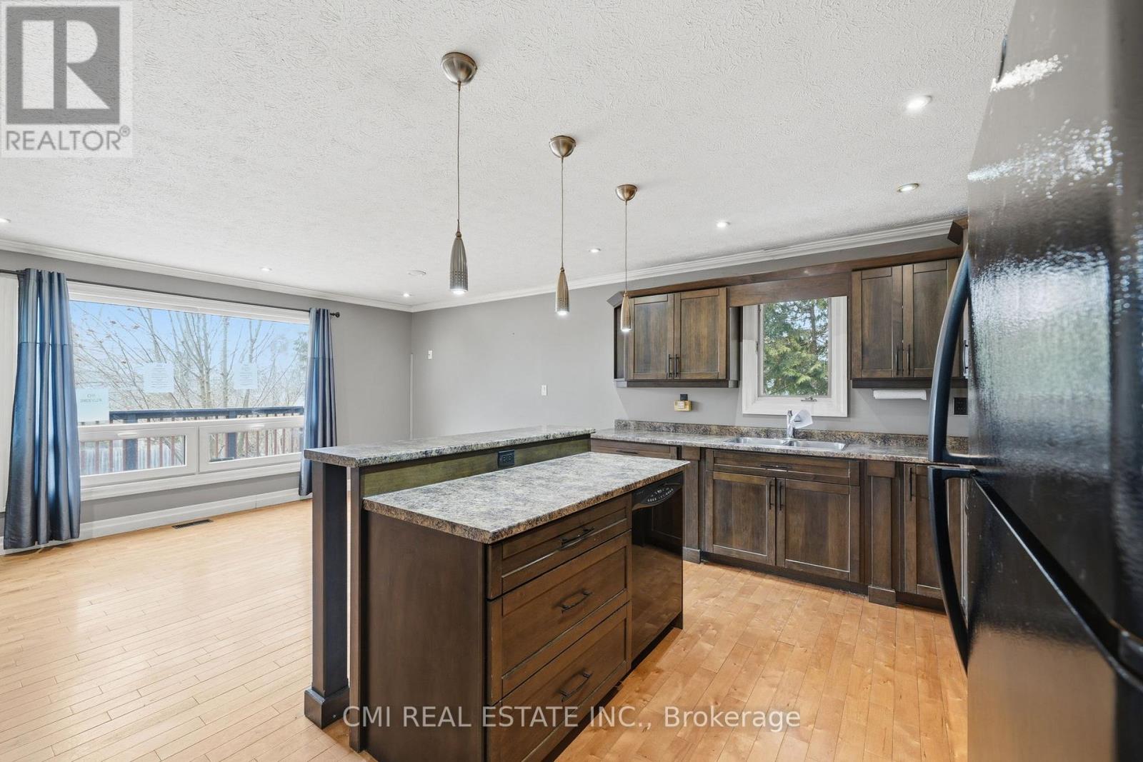 5 Pineway Avenue, Georgina, Ontario  L4P 1X8 - Photo 17 - N12949722