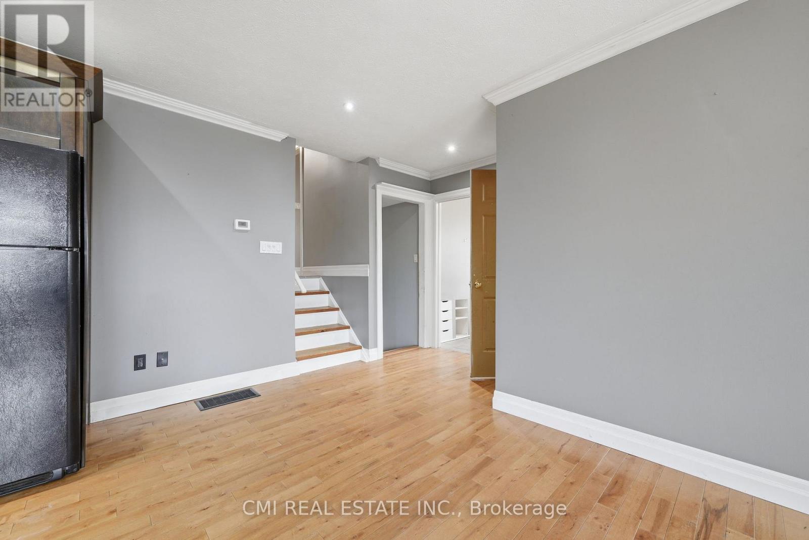 5 Pineway Avenue, Georgina, Ontario  L4P 1X8 - Photo 18 - N12949722