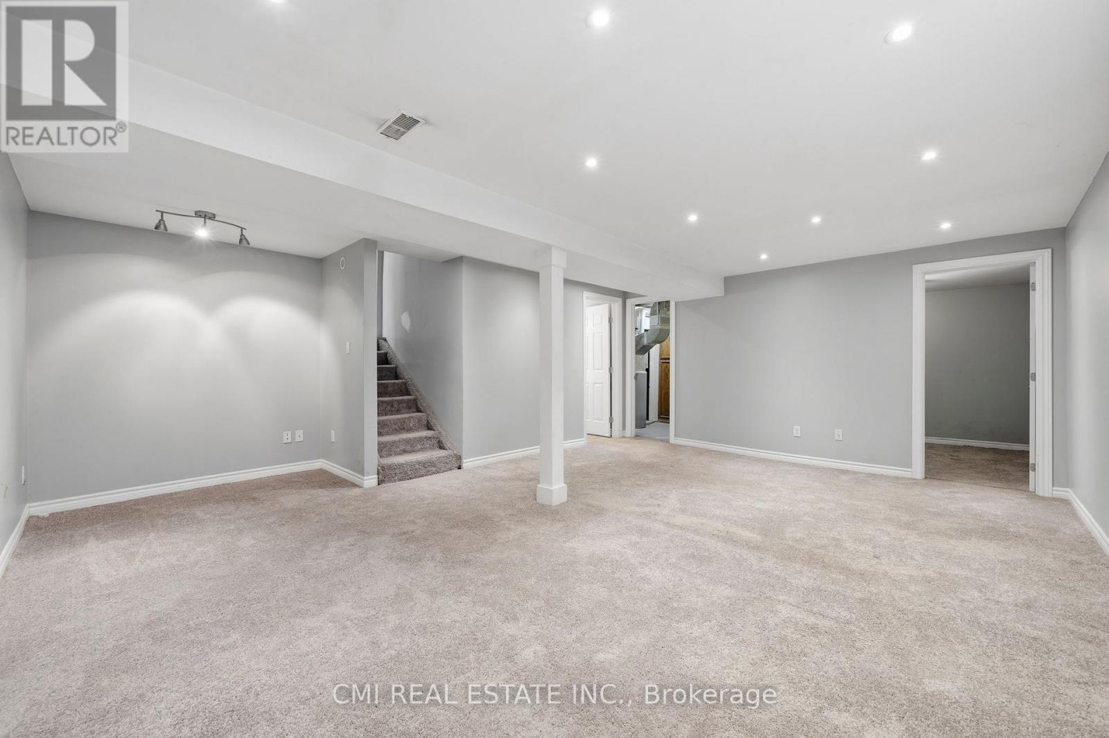 5 Pineway Avenue, Georgina, Ontario  L4P 1X8 - Photo 33 - N12949722