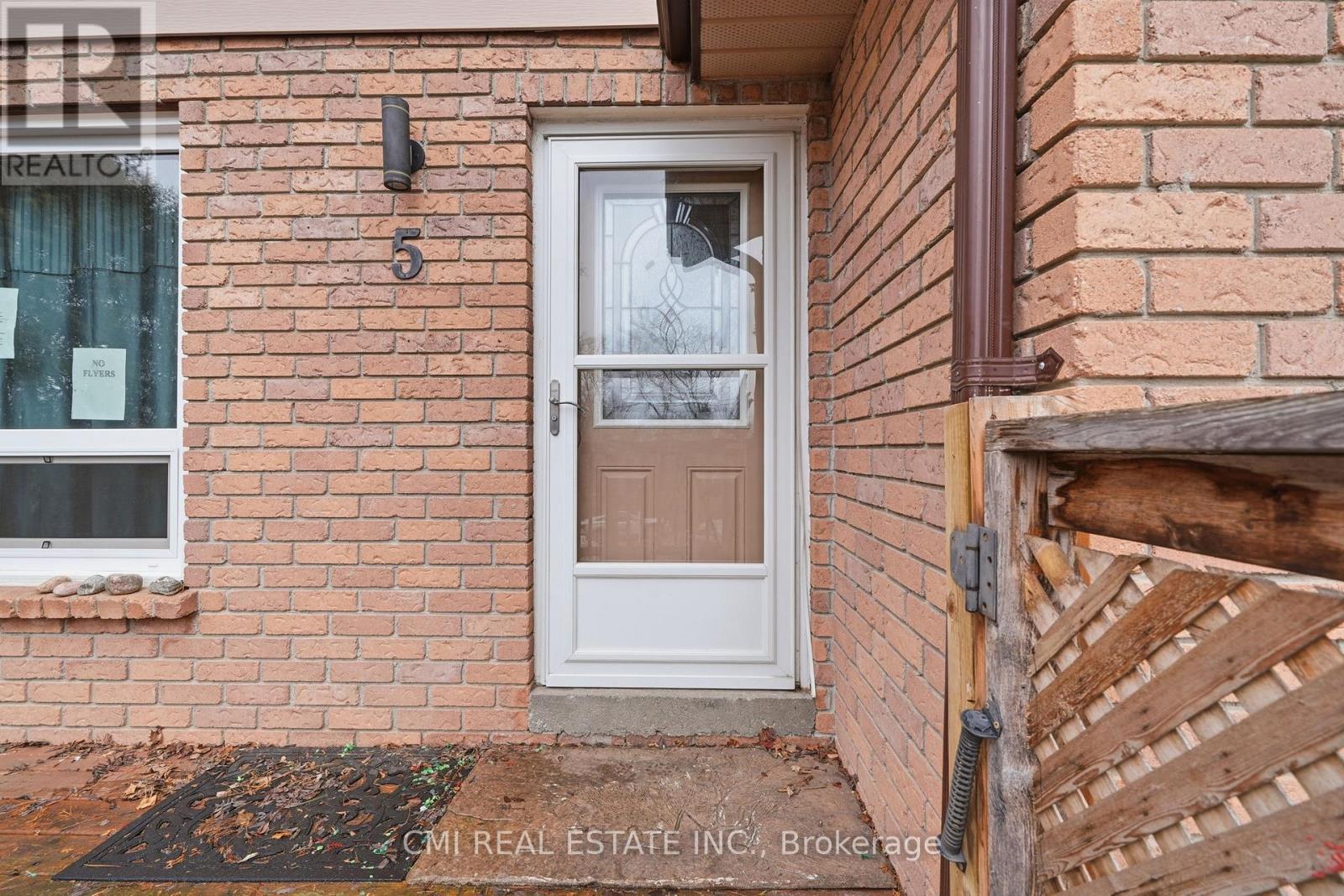 5 Pineway Avenue, Georgina, Ontario  L4P 1X8 - Photo 5 - N12949722