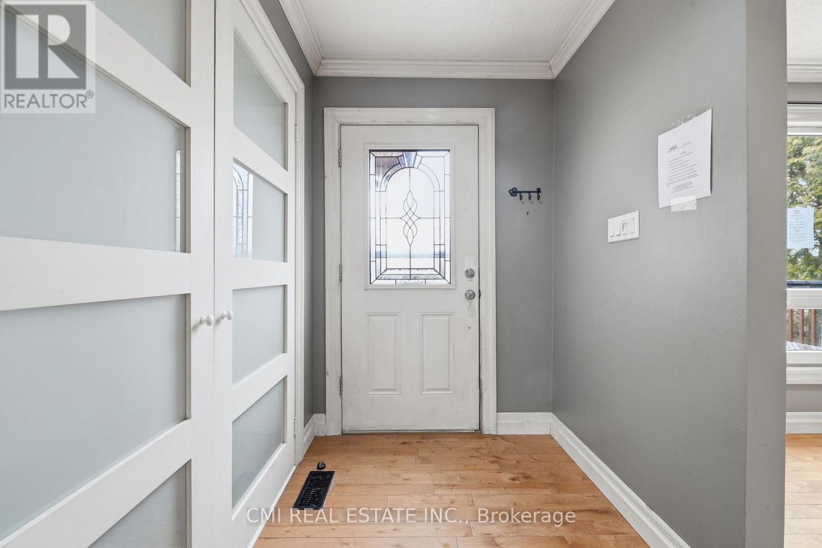 5 Pineway Avenue, Georgina, Ontario  L4P 1X8 - Photo 6 - N12949722