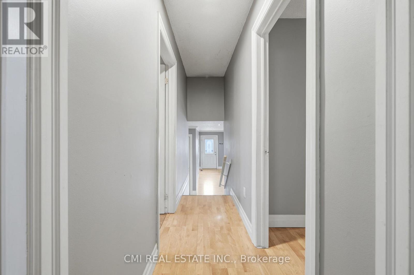 5 Pineway Avenue, Georgina, Ontario  L4P 1X8 - Photo 8 - N12949722