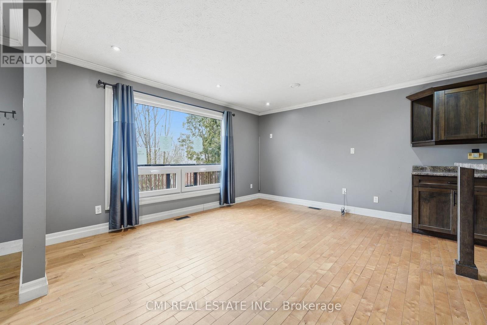 5 Pineway Avenue, Georgina, Ontario  L4P 1X8 - Photo 9 - N12949722