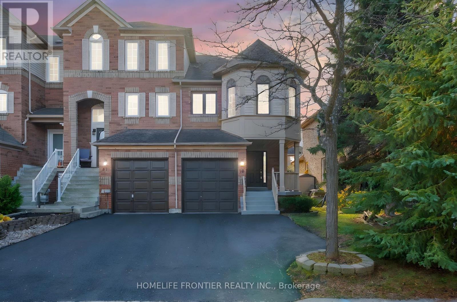 19 Bowler Street, Aurora, Ontario  L4G 7J2 - Photo 2 - N12949776