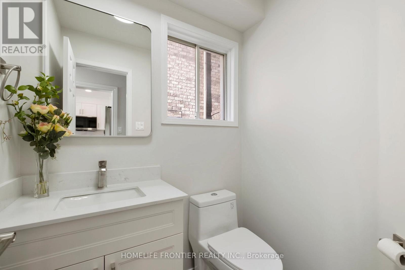 19 Bowler Street, Aurora, Ontario  L4G 7J2 - Photo 5 - N12949776