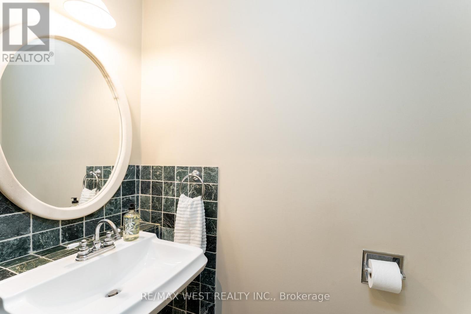 18 Harrowsmith Place, Richmond Hill, Ontario  L4E 2J9 - Photo 15 - N12949820