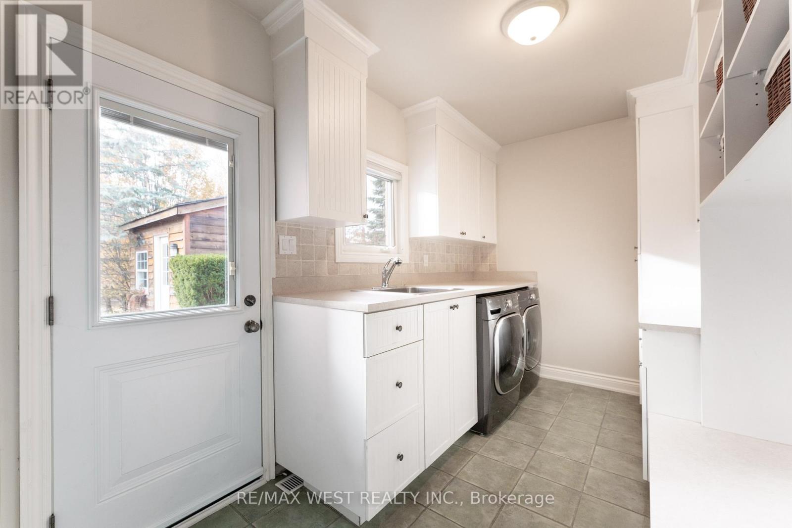 18 Harrowsmith Place, Richmond Hill, Ontario  L4E 2J9 - Photo 38 - N12949820