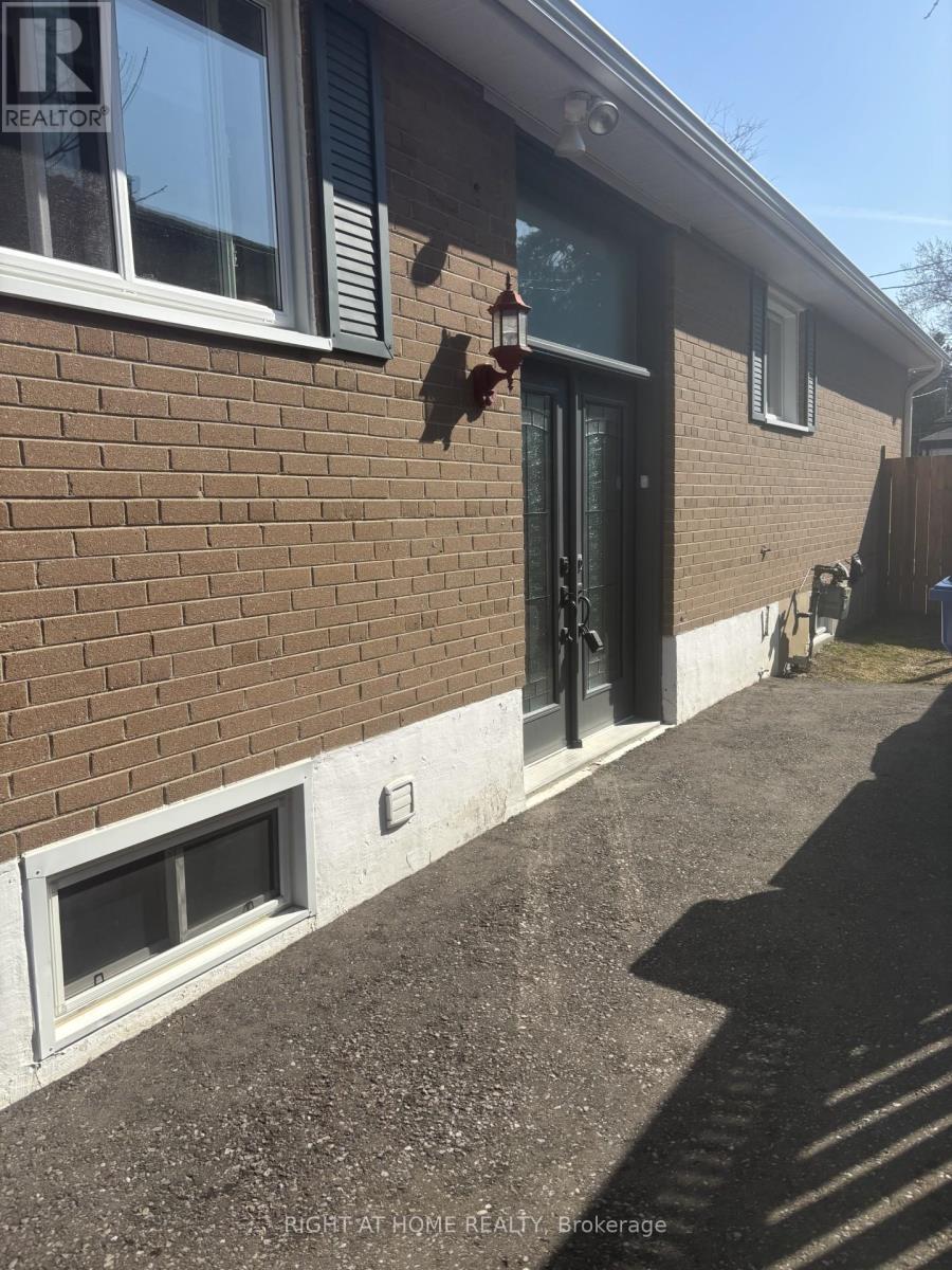 Bsmt - 3 Huron Court, Aurora, Ontario  L4G 2X7 - Photo 2 - N12949892