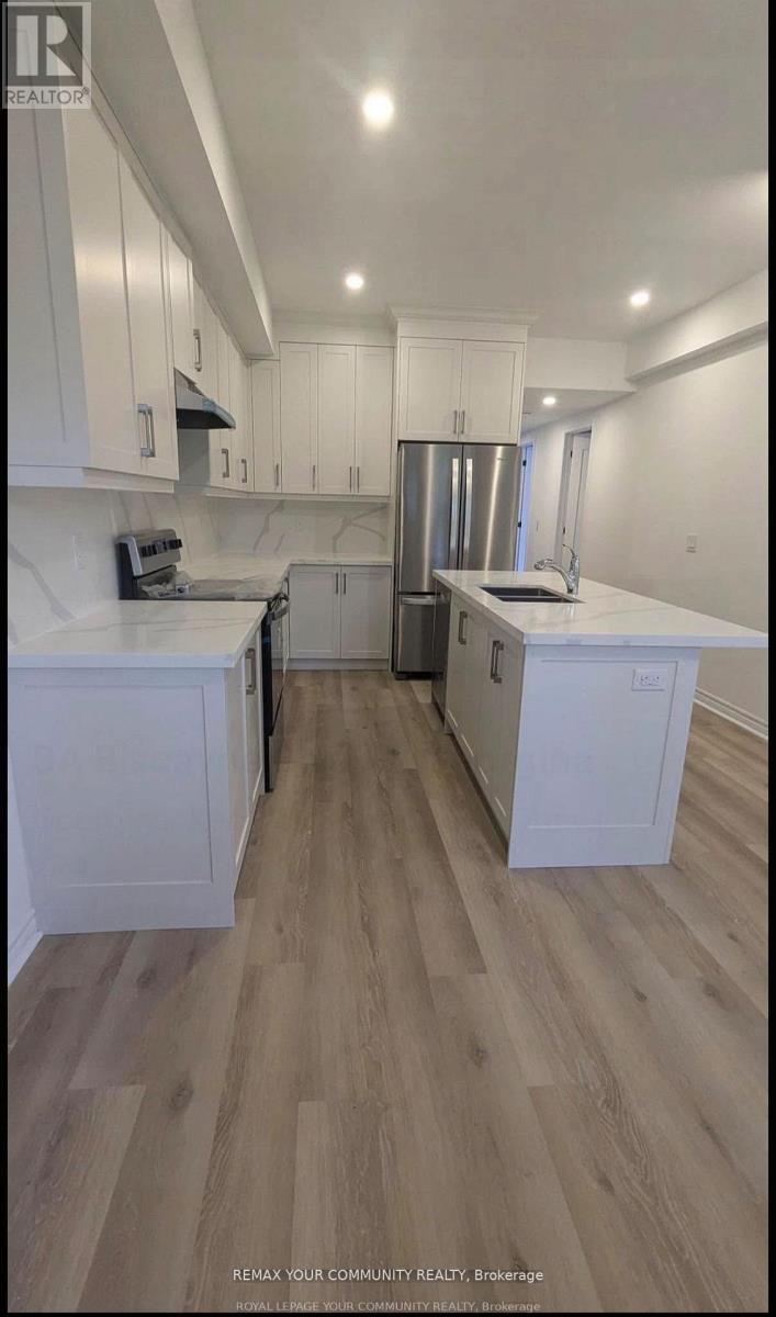 Main - 9a Biscayne Boulevard, Georgina, Ontario  L4P 2R4 - Photo 5 - N12949988