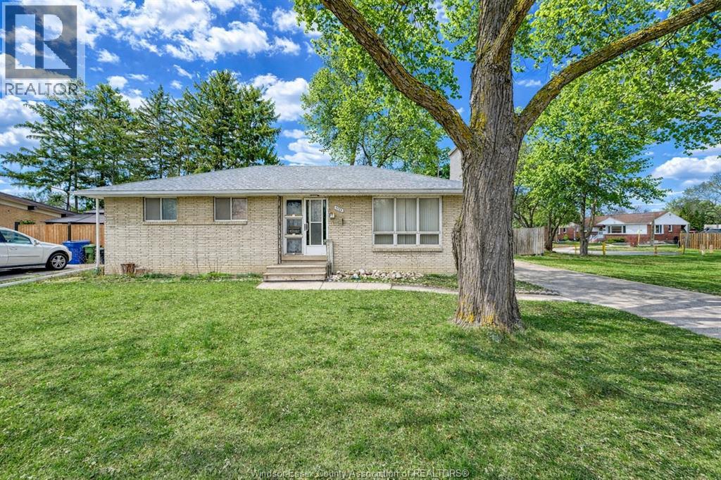 MLS# 26006869: 1120 CABANA ROAD West, Windsor, Canada