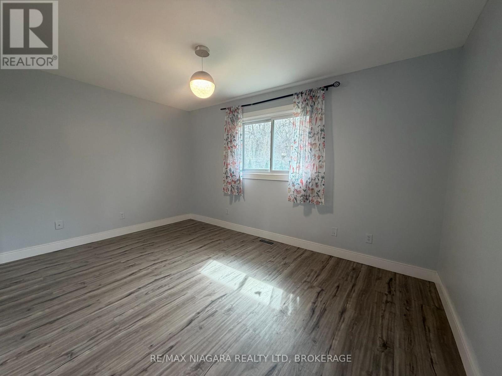 Upper - 42 Hemlock Street, St. Catharines, Ontario  L2T 4B7 - Photo 20 - X12890178