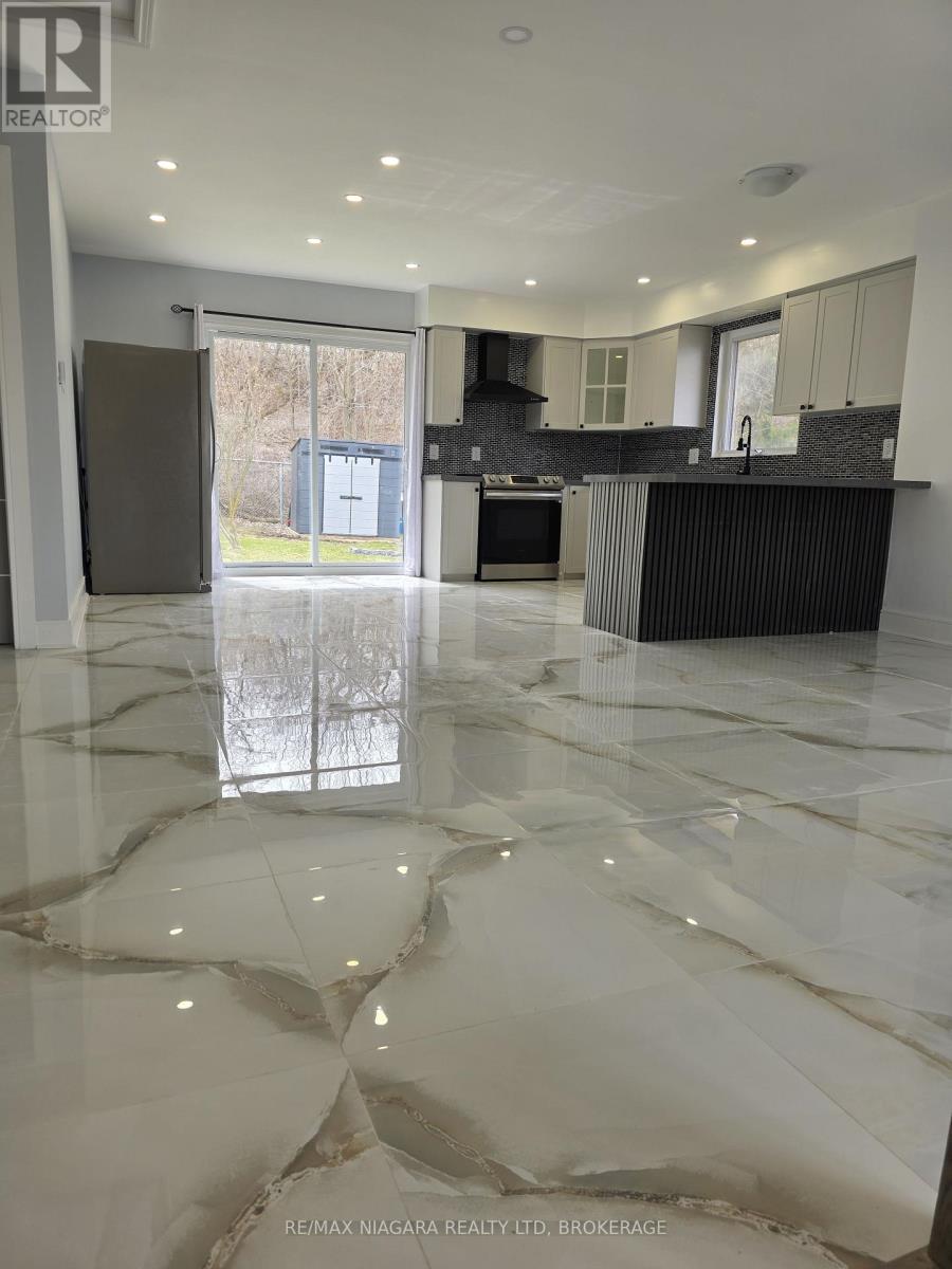 Upper - 42 Hemlock Street, St. Catharines, Ontario  L2T 4B7 - Photo 13 - X12890178