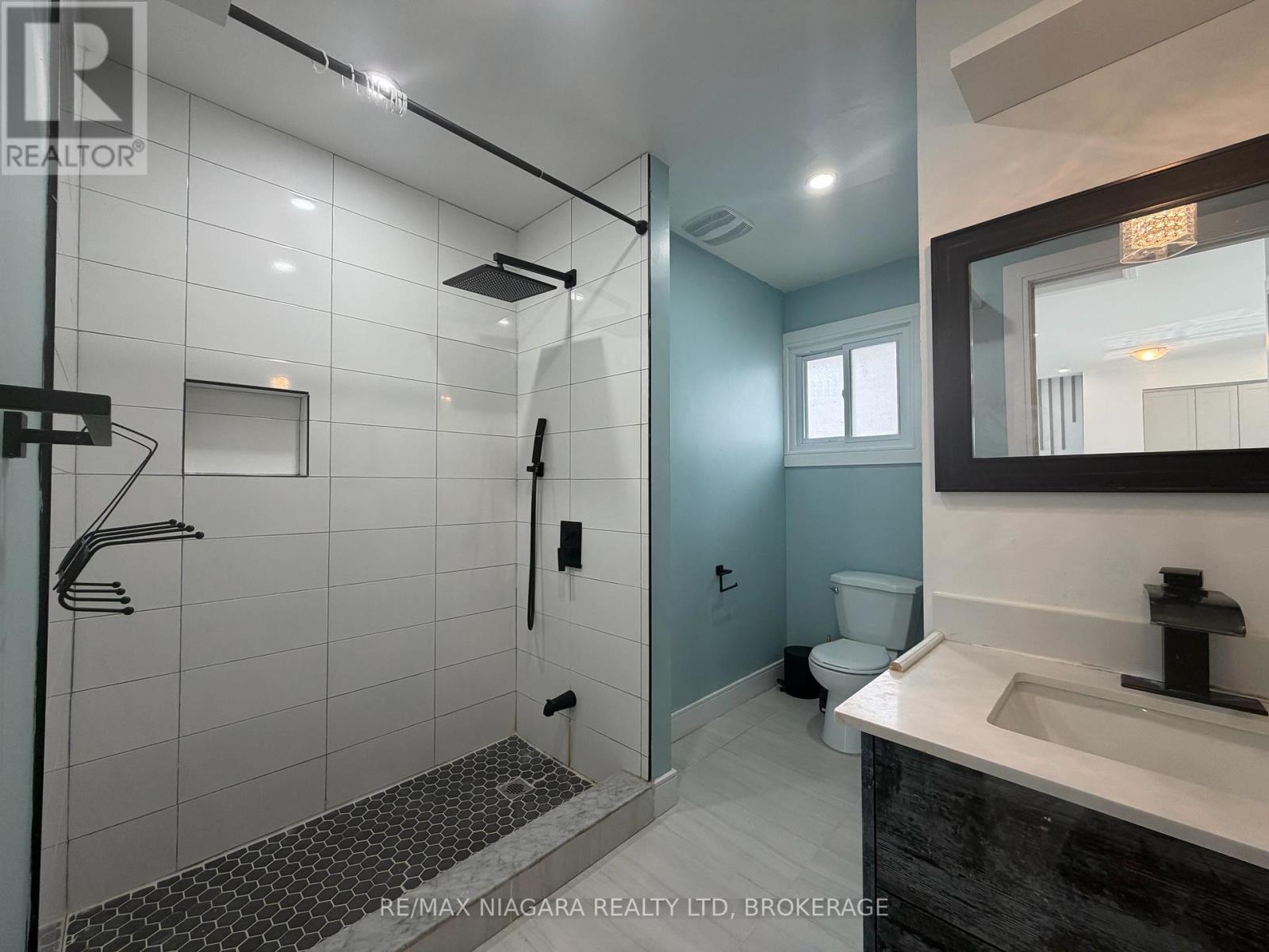 Upper - 42 Hemlock Street, St. Catharines, Ontario  L2T 4B7 - Photo 22 - X12890178