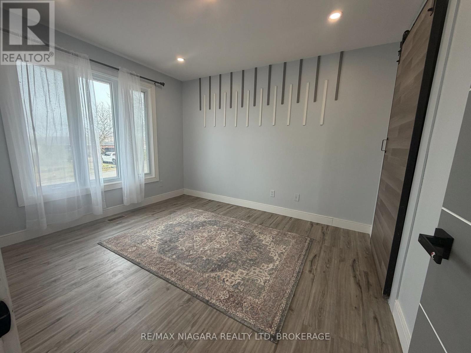 Upper - 42 Hemlock Street, St. Catharines, Ontario  L2T 4B7 - Photo 18 - X12890178