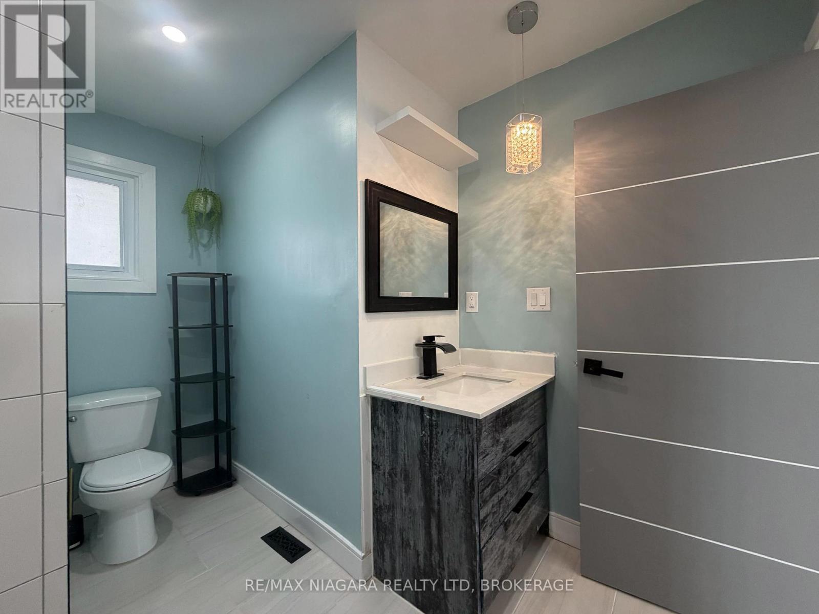 Upper - 42 Hemlock Street, St. Catharines, Ontario  L2T 4B7 - Photo 23 - X12890178