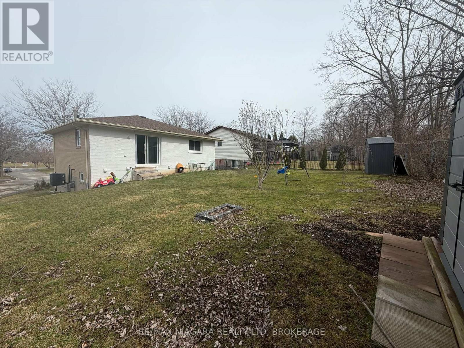 Upper - 42 Hemlock Street, St. Catharines, Ontario  L2T 4B7 - Photo 25 - X12890178
