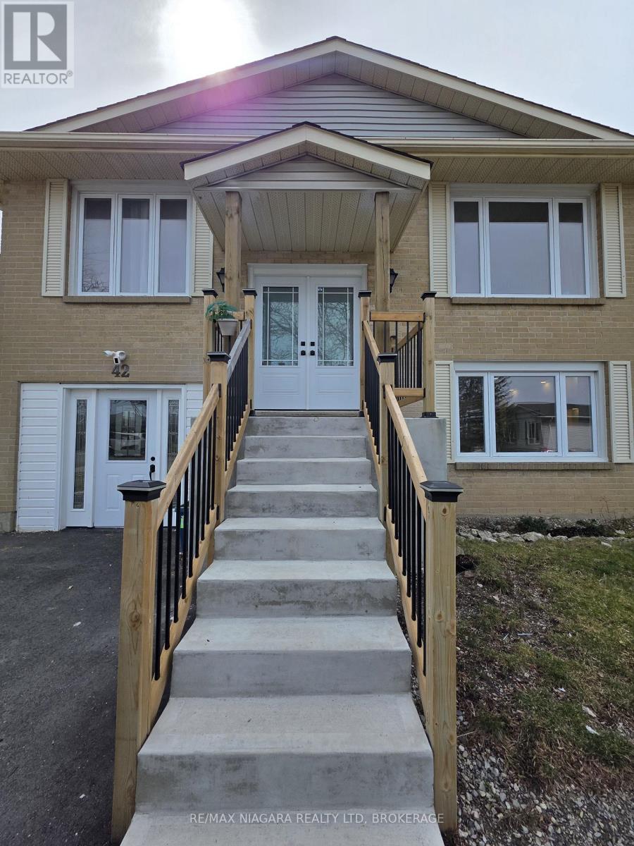 Upper - 42 Hemlock Street, St. Catharines, Ontario  L2T 4B7 - Photo 2 - X12890178