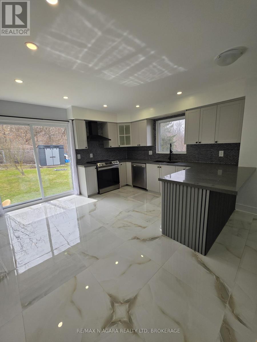 Upper - 42 Hemlock Street, St. Catharines, Ontario  L2T 4B7 - Photo 9 - X12890178