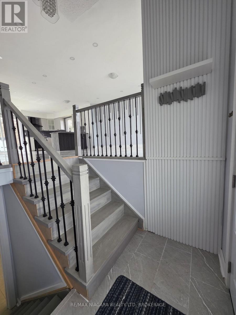 Upper - 42 Hemlock Street, St. Catharines, Ontario  L2T 4B7 - Photo 5 - X12890178