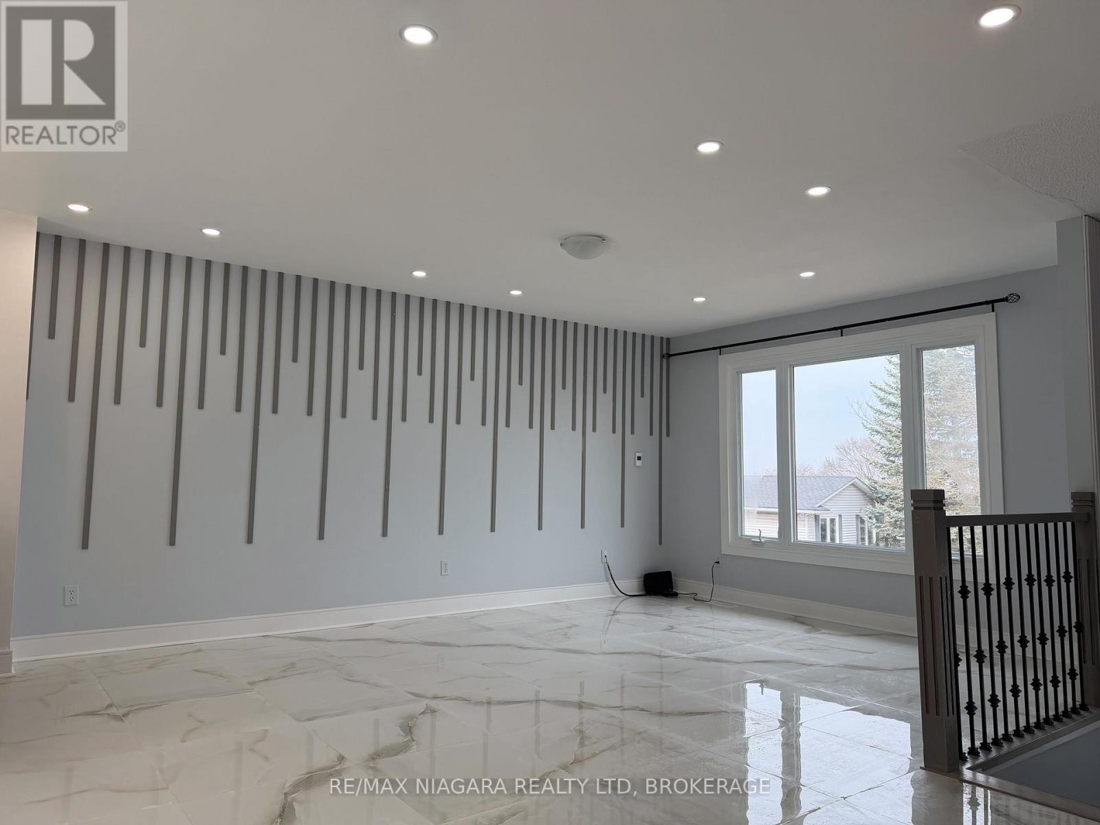 Upper - 42 Hemlock Street, St. Catharines, Ontario  L2T 4B7 - Photo 6 - X12890178